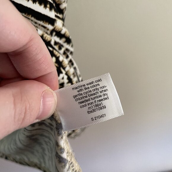 Lane Bryant Womn Plus 26/28 White/Black Boat Neck Zipper Shoulder Sleeveless Top - Picture 7 of 8